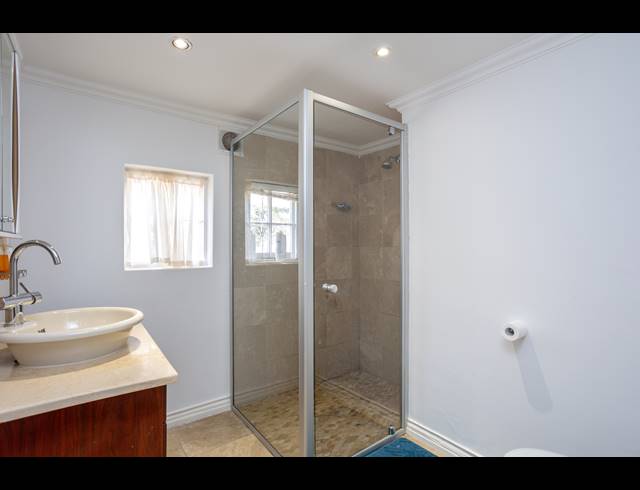 9 BEDROOM HOUSE TO LET IN CONSTANTIA